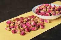 粉刺怎么去除小妙招 蜂蜜敷面+玫瑰食疗彻底清除顽固粉刺