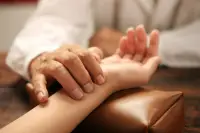米汤淋头 （打一影视明星）